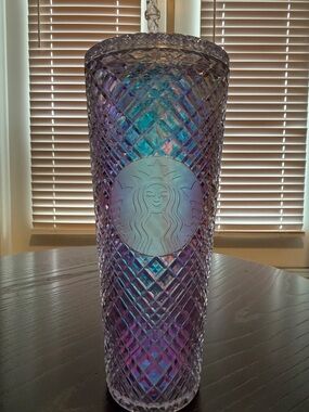 Starbucks 2022 Holiday Iridescent
Jeweled Tumbler 24oz